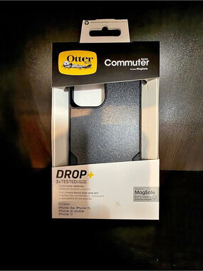 OtterBox Commuter Series MagSafe Phone Case NWT